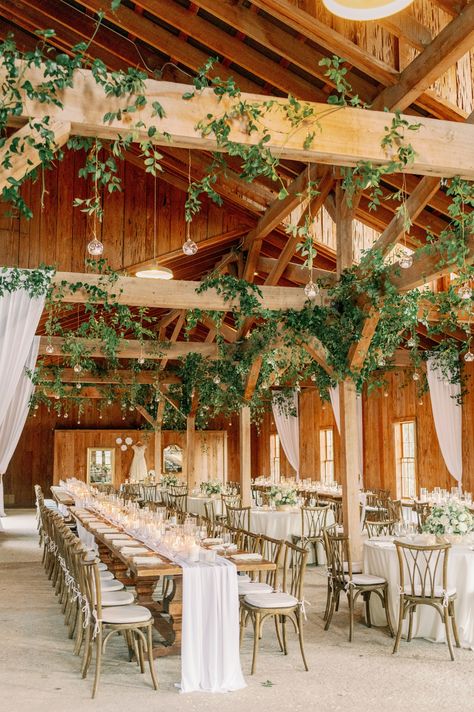 Wedding With Lots Of Greenery, Country Reception Ideas, Rustic Outdoor Wedding Decor, Classy Barn Wedding, Event Nails, Spring Barn Wedding, Barn Style Wedding, Dresses Event, Rustic Ranch Wedding