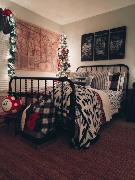 Bedroom Christmas Decor, Boy Bedrooms, Decorations Bedroom, Bedroom Christmas, Christmas Decorations Bedroom, Christmas Bedroom, Christmas Room, Wood Home Decor, Boys Bedroom