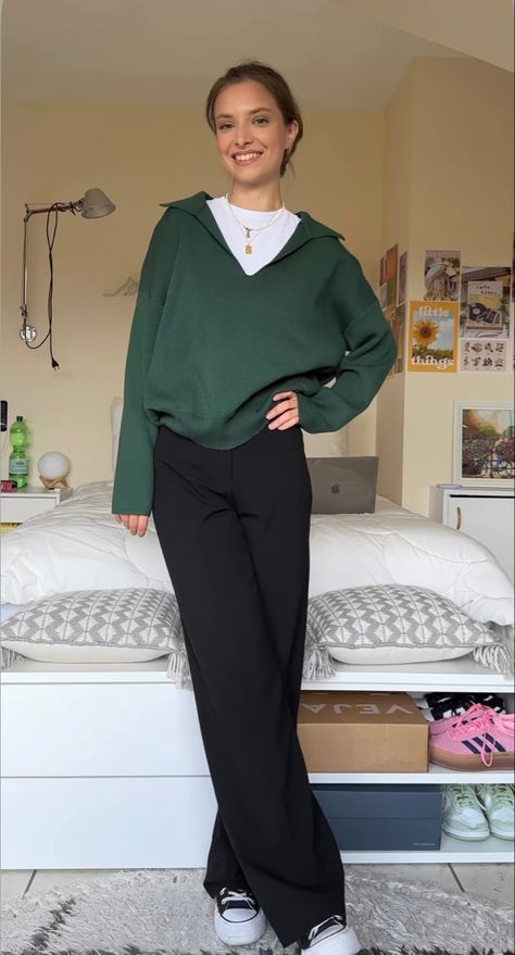 Business Casual Cropped Pants, Clinic Receptionist Outfit, Casual Work Outfits Midsize Women, Cozy Simple Outfits, Work Outfits Women Mid Size, Quarterzip Outfits, Aesthetic Teacher Outfit, Athletic Work Outfit, Winter Modest Fashion