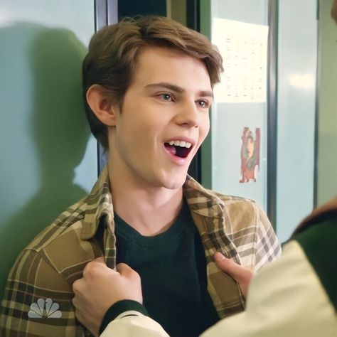 Peter Pan Images, Peter Pan Imagines, Charlie Conway, Once Upon A Time Peter Pan, Peter Pan 3, Robbie Kay Peter Pan, Pan Ouat, 2000s Boys, Peter Pan Ouat