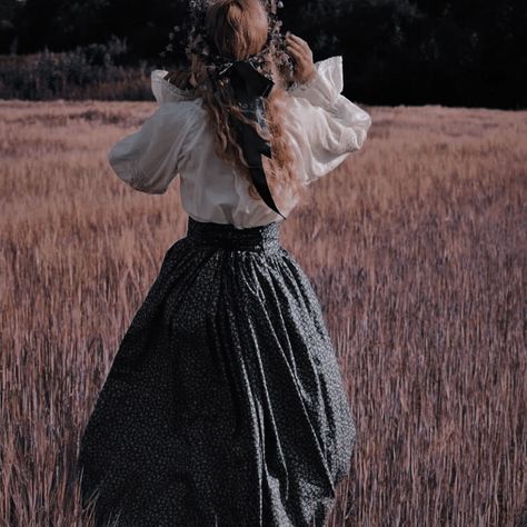 Sonja Core, Blythe Core, Peasant Aesthetic, 1700s Aesthetic, 1800 Aesthetic, Royal Academia, Victorian Peasant, 1800s Aesthetic, 1800s Dresses