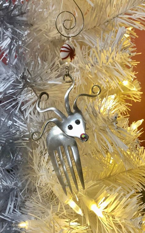 Crafts Using Silverware, Silver Flatware Crafts, Spoon Ornaments Christmas, Welded Silverware Art, Silverware Christmas Ornaments, Silverware Angels, Spoon Crafts Diy, Spoon Christmas Ornaments, Silverware Ornaments