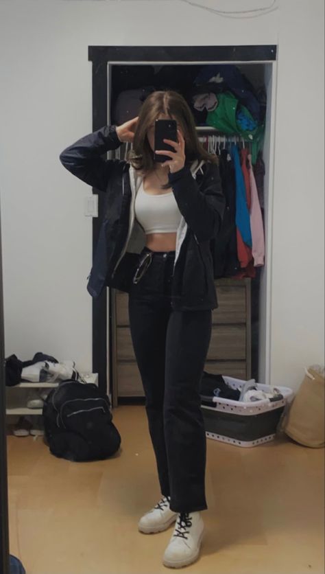 #fit #fashion #outfits #blackandwhite #aesthetic #fitinspiration Skatergirl Aesthetic Outfits, Oufits2021 Aesthetic, Grils Outfit, Selfie Outfits, Simple Black Outfits, White Girl Outfits, Blackandwhite Aesthetic, Basic Girl Outfit, Everyday Fashion Outfits