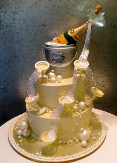 Happy New Year Cake - For all your cake decorating supplies, please visit craftcompany.co.uk Rodjendanske Torte, Champagne Cake, Gravity Defying Cake, Bottle Cake, New Year's Cake, Creative Cake Decorating, Glass Cakes, Novelty Cakes, Holiday Cakes