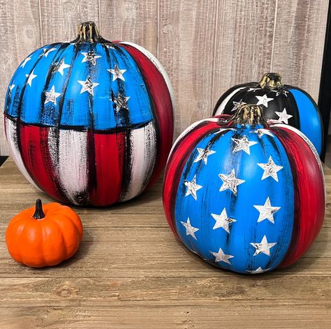 READY TO SHIP: Hand Painted American Flag Plastic Pumpkin. >> Price  is  Per  Pumpkin with Free Shipping! Free Personalization! These are plastic handpainted pumpkins that will last year after year with proper storage care.  If you would like personalization on your pumpkin(s), please contact me. I do not charge to personalize  and I will send you a picture prior to mailing out.  I thank you for this creative opportunity ❤ American Flag Pumpkin, Peacock Pumpkin, Pumpkin Painting Contest, Thanksgiving Candy Crafts, Painted American Flag, Pumpkin Designs Painted, Decorated Pumpkins, Thanksgiving Candy, Creative Pumpkin Painting