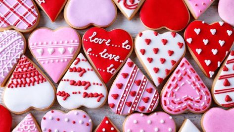 If your Valentine's Day plans involve staying in, make sure you make a few of these treats! Valentines Day Restaurant, Valentine Cookies Decorated, Valentines Day Sugar Cookies, Heart Sugar Cookie, Valentine Sugar Cookies, Valentines Baking, Royal Iced Cookies, Restaurant Specials, Valentine Desserts