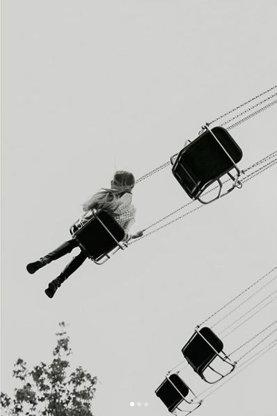 Amusement Park Photo Ideas, Amusement Park Photoshoot, Amusement Park Photography, Park Photo Ideas, Park Shoot, Marta Bevacqua, Park Photoshoot, Friend Stuff, Moth Art