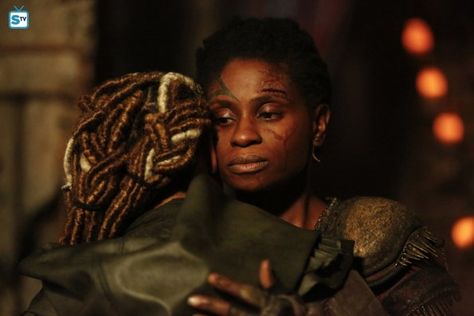 #The100 4x10 "Die All, Die Merrily" - Indra and Gaia Indra The 100, Adina Porter, The 100 Tv Series, Ncis New, Marie Avgeropoulos, The 100 Show, Superman Lois, The Expendables, Pep Talks