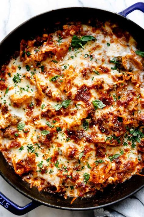 Skillet Lasagna Recipe, Noodles Vegetables, Family Dinner Recipe, Skillet Lasagna, Dinner Favorites, How To Make Lasagna, Easy Lasagna Recipe, Traditional Lasagna, Lasagna Noodles