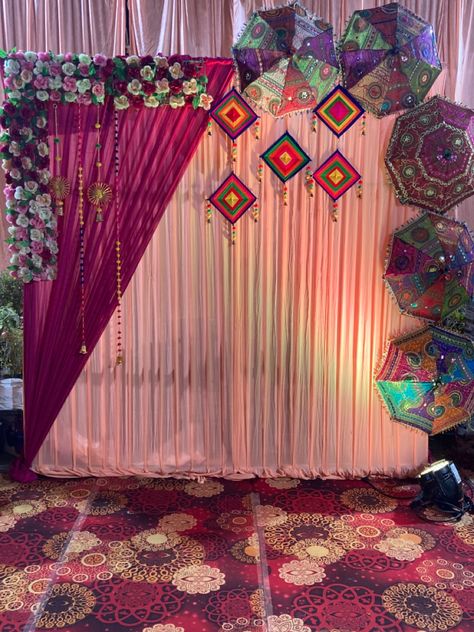 This 4’8 size stands for any beautiful occasion with umbrella, more decor items Haldi Decoration With Umbrella, Haldi Umbrella Decor, Selfie Point Decoration Wedding, Selfie Point Decoration, Selfie Point Ideas, Selfie Decoration, Umbrella Backdrop, Mehendi Backdrop, Sangeet Backdrop