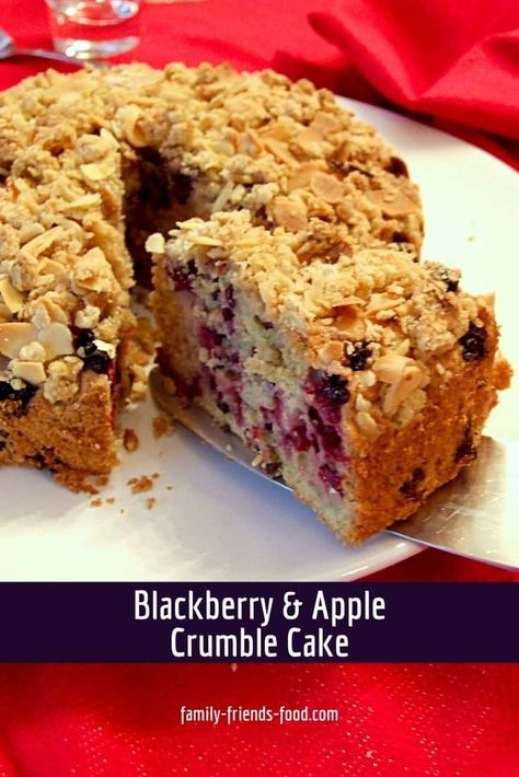 Blackberry and apple cake with oaty crumble | Family-Friends-Food Autumnal Cake, Cake Blackberry, Kosher Desserts, Everyday Desserts, Apple Baking, Apple Crumble Cake, Autumn Cake, Autumn Baking, Blackberry Crumble