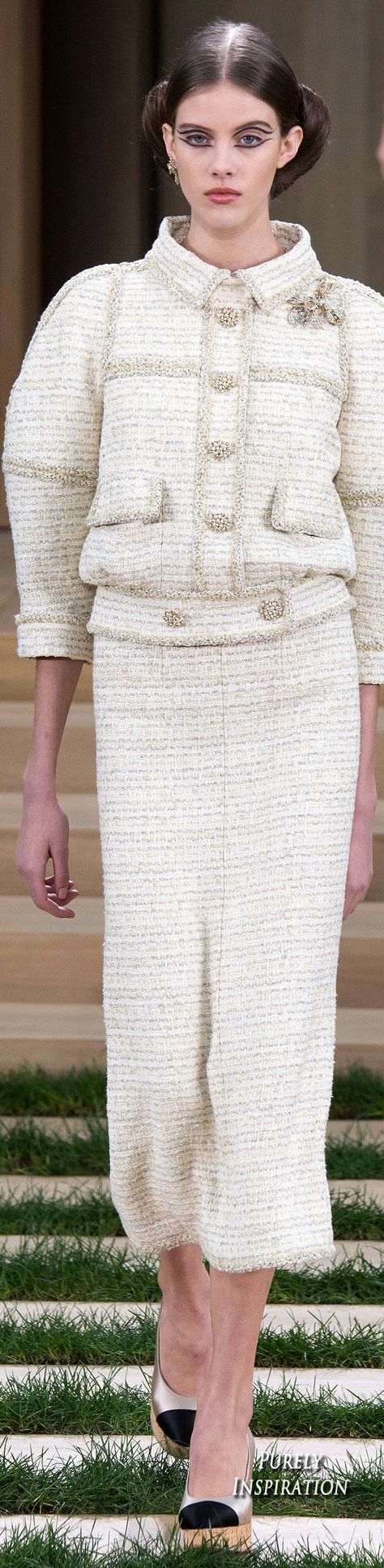 Chanel Spring 2016 Haute Couture | Purely Inspiration Chanel Spring 2016, Chanel Style Jacket, 2016 Couture, Moda Chanel, Collection Couture, Mode Chanel, Chanel Collection, Chanel Couture, Chanel Haute Couture