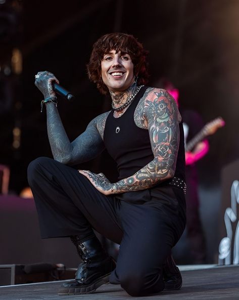 Bring Me The Horizon Oliver Sykes, Oli Sykes Tattoos, Oil Sykes, Oliver Sykes Tattoos, Ollie Sykes, Oli Skyes, Oliver Skyes, Oli Sykes, Oliver Sykes