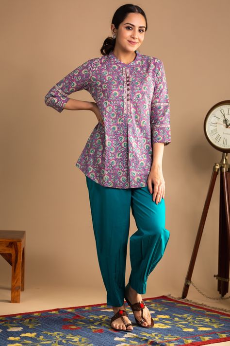 Short Kurti And Pants, Short Kurtis For Jeans Cotton Style, Short Kurtis For Jeans Cotton, Short Kurtis For Jeans, Cotton Short Kurti, Short Kurti Designs, Cotton Short Tops, Fabric Folds, Simple Kurta