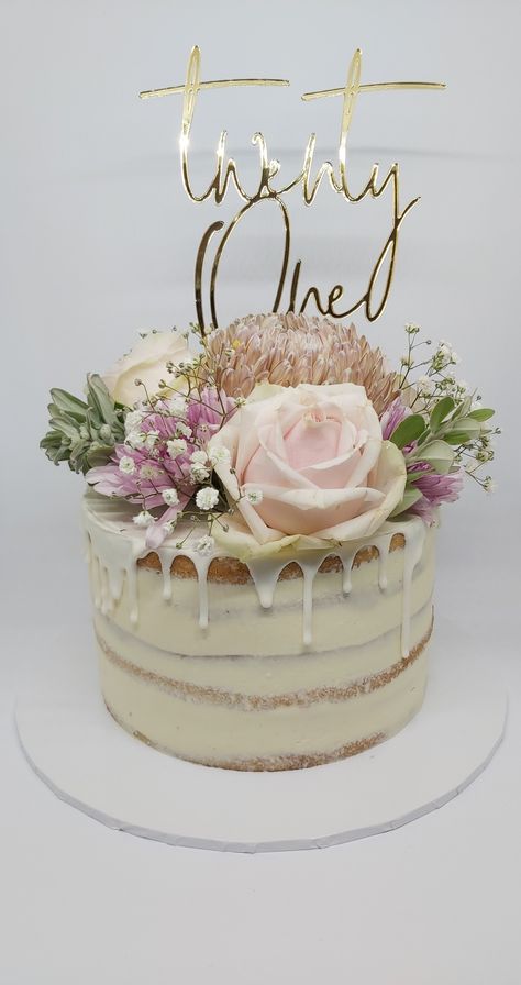 Birthday Cake With Fresh Flowers, 21st Birthday Cake For Girls, White Chocolate Drip, Cake With White Chocolate, 18th Cake, Vanilla Birthday Cake, 40th Cake, Birthday 2023, Twins Cake