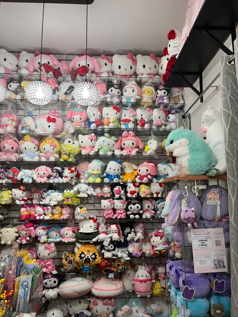 Hello Kitty Store, Hello Kitty Plushie, Store Aesthetic, Sanrio Store, Cute Store, Hello Kitty Characters, Berry Ave, Kawaii Plushies, Hello Kitty Items