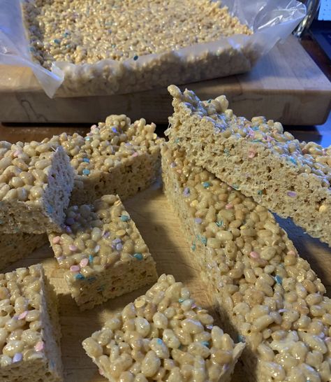 Cannabutter Recipes Treats, Thc Recipes, Homemade Edibles, Rice Crispy Squares, Edibles Recipe, Peanut Butter Rice Crispies, Rice Crispy Bars, Crunchy Rice, Rice Crispy Cereal