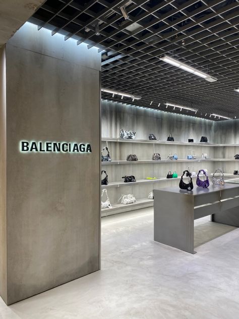 #balenciaga #fashion #luxury #luxurystyle Balenciaga Store Interior, Aesthetic Retail Store, Balenciaga Store Aesthetic, Balenciaga Aesthetic Outfit, Balenciaga Interior, Luxury Store Interior, Balenciaga Branding, Gentle Monster Store, Balenciaga Aesthetic