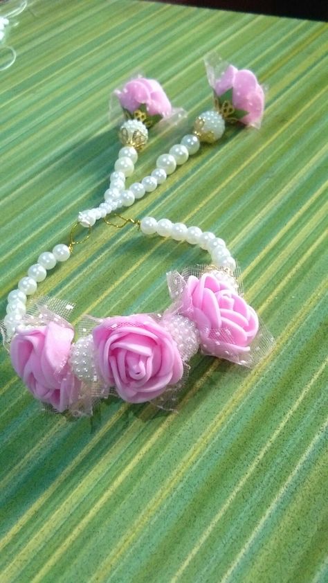 Rakhi Plate, Lumba Rakhi, Fresh Flower Jewelry, Handmade Rakhi Designs, Rakhi Online, Thali Decoration Ideas, Rakhi Making, Krishna Mantra, Handmade Rakhi