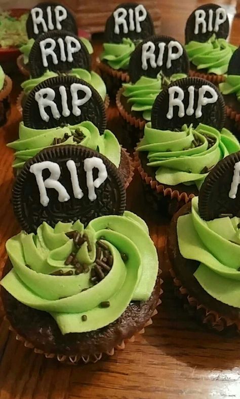 RIP cupcakes Rip Cupcakes, Swiss Chocolate, Party Events, Halloween Cupcakes, Chocolate Cupcakes, Party Event, Oreo, Butter Cream, Baking