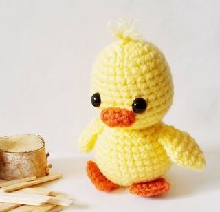 PATRONES AMIGURUMI GRATIS: PATRON GRATIS PATO AMIGURUMI 36915 Baby Chicken, Chicken Pattern, Crochet Chicken, Easter Crochet Patterns, Bunny Crochet, Baby Chickens, Cute Chickens, Crochet Simple, Your Crochet