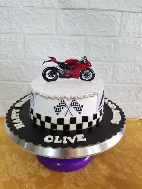 Bike Cake Design, Bike Theme Cake, R15 Bike, Bike Cake, Cake For Men, Diy Cakes, Bike Cakes, Big Bike, Birthday Cakes For Men