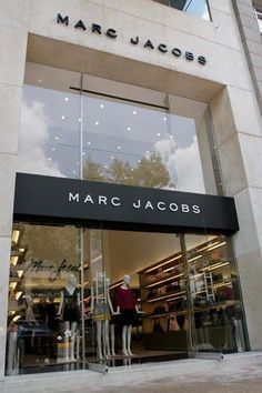 Pin en sign Commercial Aesthetic, Marc Jacobs Store, Store Facade, Retail Facade, Commercial Design Exterior, Shop Facade, Clothing Store Interior, Store Design Boutique, Storefront Design