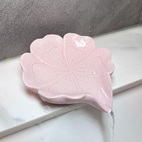 PRICES MAY VARY. 【Keep Soap Dry】The ingenious design allows the flower-shaped soap dish to self-drain and keep the soap dry. It's easy drainage without pallet.It doesn't take too much space. The soap holder will create unique home decoration. 【High Quality Material】Soap holder is made of resin high quality material, solid and easy to clean. The solid packaging ensures that the soap box will not be broken and is perfect as a gift. 【Multiple Use】HINUGO bar soap saver is versatile and practical, bl Soap Bar Flower, Air Dry Clay Bathroom Decor, Dried Flowers Soap, Flower Jewelry Dish, Diy Clay Soap Dish, Soap Holder Ceramic, Air Dry Clay Earring Holder, Ceramic Soap Holder, Soap Dish Diy