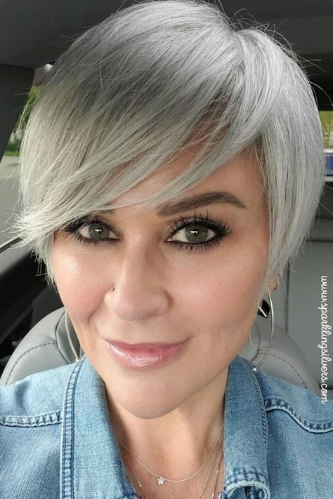 Incredible Short HairCuts And Hairstyles ideas For Fine Hai over 45 womens Pixie Grey Haircut, Grey Haircuts, Straight With Bangs, Gray Highlights, Low Maintenance Short Haircut, Pixie Bob Hairstyles, Full Lace Wig Glueless, I Tip Hair Extensions, Hair Silver