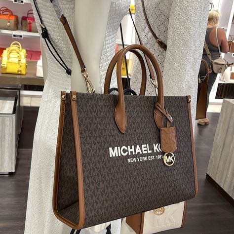 Shopping Vibes, Classic White Shirt, Mk Handbags, Girly Bags, Mk Bags, Luxury Purses, Brown Shoulder Bag, Leather Accents, Pretty Bags