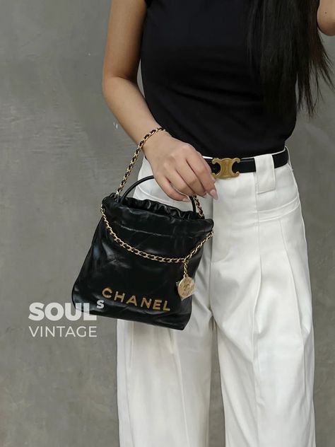 #chanel #chanelbag #chanel22 #chanelmini Chanel Mini 22 Outfit, Chanel 22 Mini Bag, Chanel 22 Mini Bag Outfit, Chanel 22 Bag Outfit, Chanel 22 Mini, Chanel 22 Bag, Mini Bag Outfit, Chanel 22, Timeless Fashion Pieces