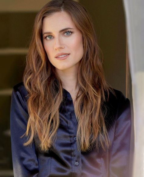 Alison Williams, Kit Snicket, Summer Skin Tone, Press Junket, Aries Women, Abercrombie Girls, Allison Williams, Hey Beautiful, Light Blonde Hair