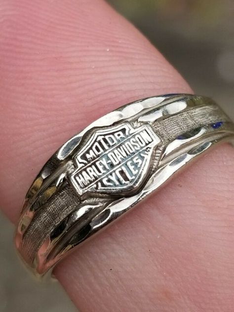 Harley Emblems, Harley Davidson Wedding Rings, Harley Davidson Rings, Harley Davidson Crafts, Harley Davidson Jewelry, Harley Davidson Wedding, Harley Davidson Artwork, Angel Ring, Bridal Attire