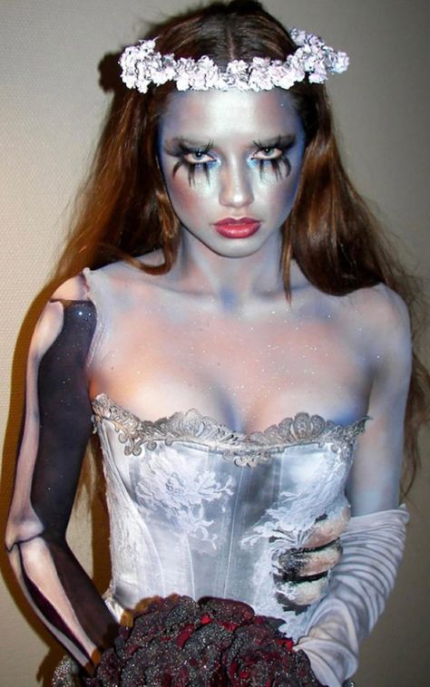 Emily The Corpse Bride, Corpse Bride Dress, Corpse Bride Makeup, The Corpse Bride, Emily Corpse Bride, Corpse Bride Costume, Bride Costume, Celebrity Halloween Costumes, Corpse Bride