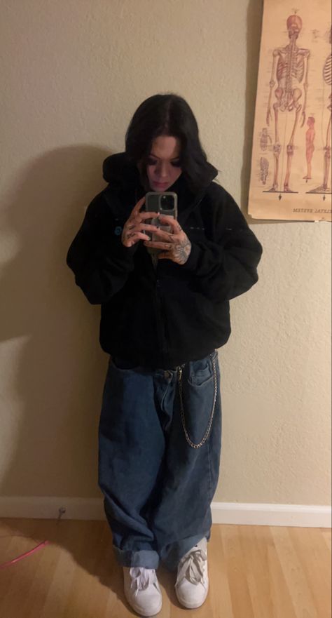 Baggy Grunge Outfits 90s, Grunge Hoodie Outfit, Baggy Goth Clothes, Alternative Fashion Baggy, Baggy Alt Outfits, Wlw Outfit, Dark Y2k Outfits, Dark Grunge Aesthetic Outfits, Aesthetic Baggy Outfit