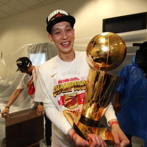 Jeremy Lin, Beijing Ducks Agree to Contract After Winning NBA Title with Raptors | Bleacher Report | Latest News, Videos and Highlights Linsanity Jeremy Lin, Pfp Basketball, Jj Lin, Jeremy Lin, Bleacher Report, Nba Pictures, Nba Stars, Atlanta Hawks, Bleachers