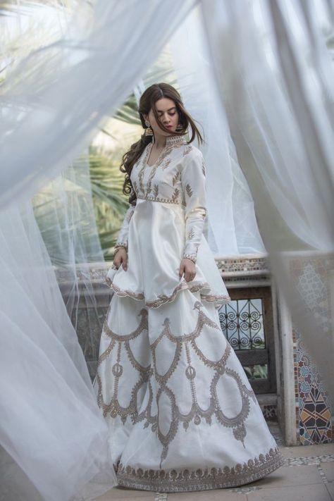 Amrela Dress Design, Amrela Dress, Minal Khan, White Lehenga, Shadi Dresses, Hania Amir, Pakistani Fashion Casual, Pakistani Dresses Casual, Beautiful Pakistani Dresses