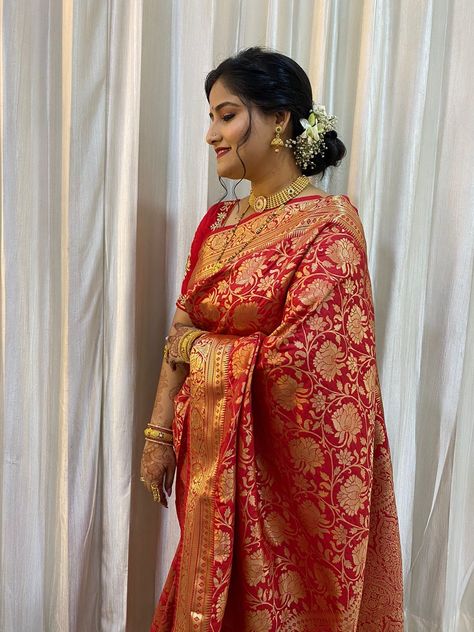 Red banarasi kanjivaram saree hairstyle and makeup inspiration Red Saree Hairstyle, Red Kanjivaram Saree, Red Saree Look, Saree Hairstyle, Saree Hairstyles, Kanjivaram Saree, Red Saree, Kanjivaram Sarees, Rose Hair