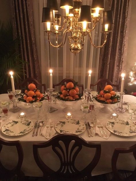 Thanksgiving Dinner Table Aesthetic, Dinner Party Table Settings Winter, Royal Dinner Aesthetic, Royal Dinner Table, Christmas Table Aesthetic, Dinner Table Decor Ideas, Thanksgiving Dinner Table Setting Ideas, Dinner Table Aesthetic, Christmas Dinner Table Ideas