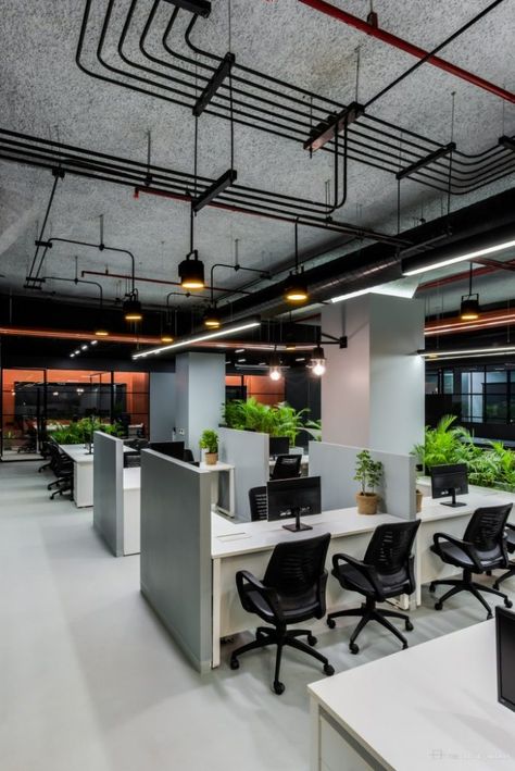 Office Cubicle Design Work Stations, Industrial Office Decor Ideas, Modern Open Office Design, Real Estate Office Design Work Spaces, Industrial Interior Design Commercial, Modern Real Estate Office, Industrial Office Design Workspaces, Modern Industrial Office Space, Real Estate Office Design Interiors