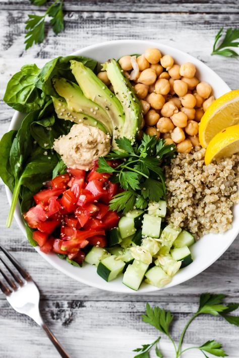 Greek Quinoa Buddha Bowl & A Special Announcement! – Emilie Eats Quinoa Buddha Bowl, Greek Quinoa, Power Bowl Recipe, Lunch Bowls, Plats Healthy, Comidas Fitness, Lunch Bowl, Vegan Lunches, Buddha Bowl