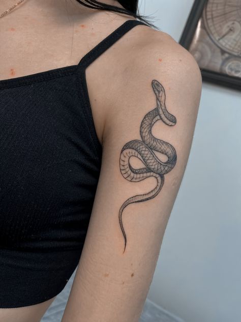 Snake Tattoo Design, Upper Arm Tattoos, Chest Piece Tattoos, Back Of Shoulder Tattoo, Stomach Tattoos, Collar Bone Tattoo, Cartoon Tattoos, Feather Tattoos, Snake Tattoo