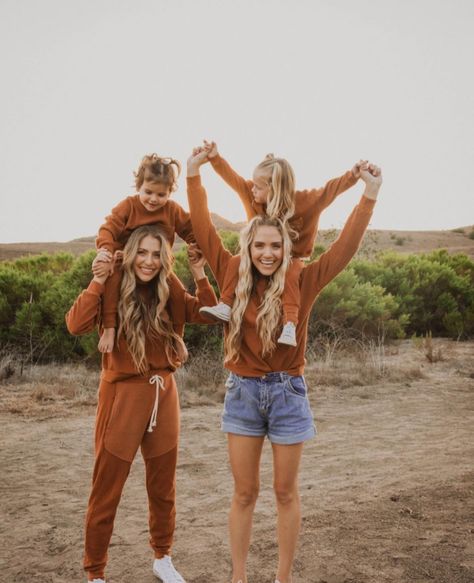 Twin Bond, Mommy Friends, Labrant Family, Cole And Savannah, Twin Photography, Toddler Photoshoot, Sibling Photos, Mother Daughter Relationships, Toddler Photos