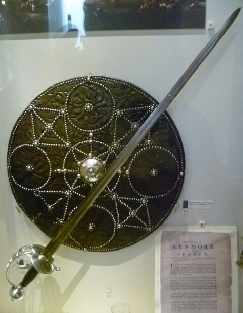 Targe and broadsword Scottish Targe, Scottish History, Scottish Culture, Bagpipes, Arm Armor, Outlander Series, The Brave, Spears, Axes