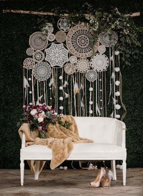 Boho Wedding Decor Ideas, Moody Tablescape, Boho Wedding Backdrop, Edgy Bridal, Boho Wedding Decor, Boho Bedroom Ideas Hippie, Wedding Decor Ideas, Cottage Garden Design, Bohemian Bedroom Decor