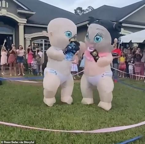 Two huge inflatable babies 'boxed' in Jacksonville, Florida, to reveal the gender of Rose ... Gender Reveal Ideas Funny, Funny Gender Reveal, Gender Reveal Box, Couples Kiss, Gender Reveal Unique, Boxing Match, Couple Costumes, Expecting A Baby, Giant Inflatable