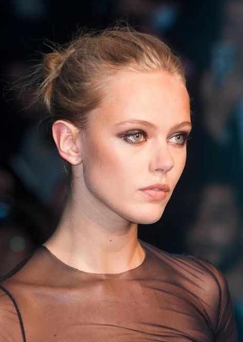 Frida Gustavsson Style, Brazil Model, Model Catwalk, Feminine Icons, Swedish Model, Frida Gustavsson, Olivia Hussey, Swedish Girls, No Makeup Makeup