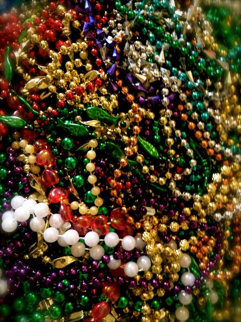 Gasparilla beads Borg Ideas, Gasparilla Wreath, Gasparilla Parade, Gasparilla Tampa, Pirate Festival, Pirates Life, Pirate Life, Big Party, Treasure Island