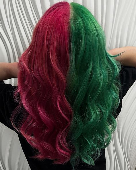 Best Split Dye Colors, Green And Red Hair Color, Green And Red Split Dye, Red And Green Hair Split, Green And Pink Split Dye, Pink And Red Hair Split, Pink And Green Hair Dye, Green Split Dye, Green And Red Hair