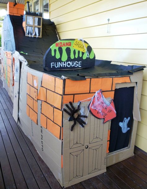 Diy Halloween Maze For Kids, Juegos Halloween, Maze Halloween, Halloween Hallway, Haunted House For Kids, House Halloween Party, Halloween Carnival Games, Haunted House Halloween Party, Halloween Maze